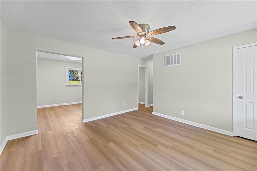 Photo 9 of 29 - 16109 Eastern Avenue, Belton, MO 64012