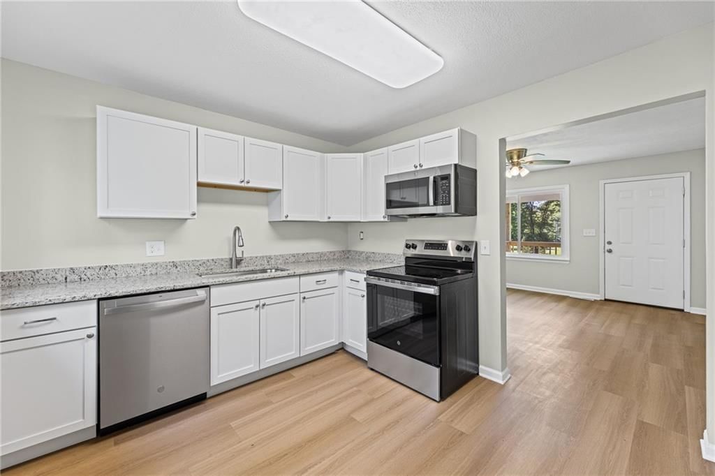 Photo 11 of 29 - 16109 Eastern Avenue, Belton, MO 64012