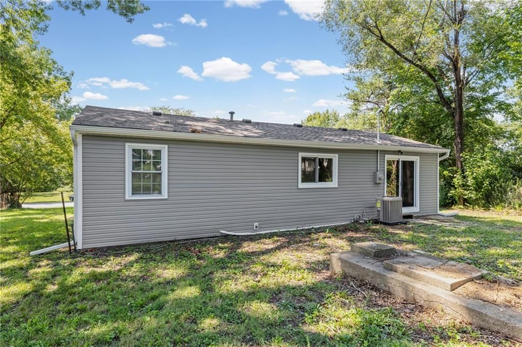 Photo 27 of 29 - 16109 Eastern Avenue, Belton, MO 64012