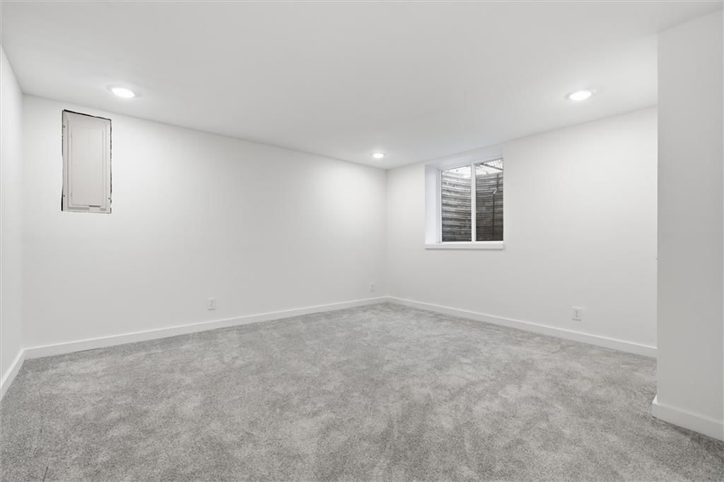 1038 N Woodland Court — photo 33