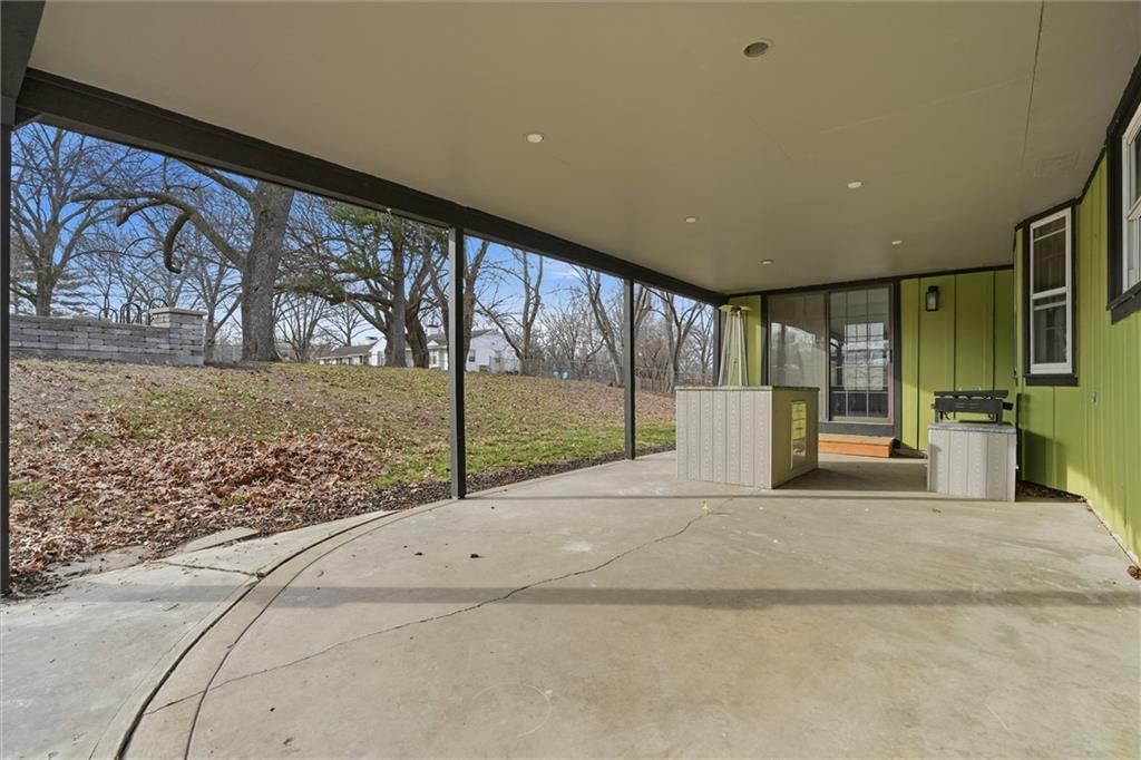 1038 N Woodland Court — photo 35