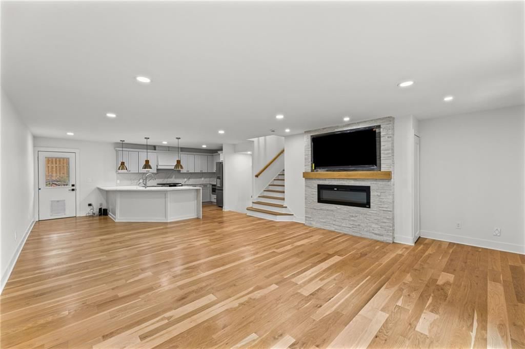 5657 W 50th Street, Mission, KS: listing photo 3
