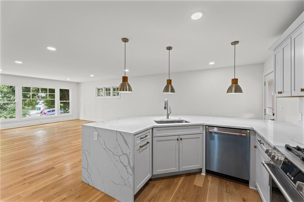 Photo 6 of 42 - 5657 W 50th Street, Mission, KS 66202
