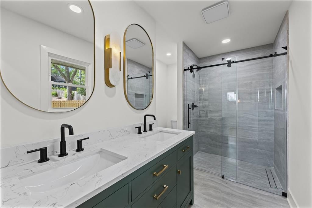 Photo 8 of 42 - 5657 W 50th Street, Mission, KS 66202
