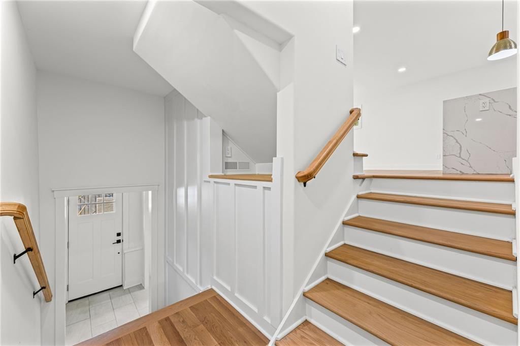 Photo 9 of 42 - 5657 W 50th Street, Mission, KS 66202