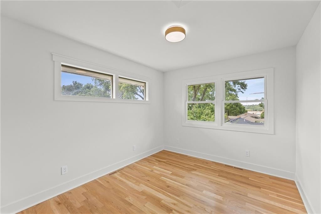 Photo 20 of 42 - 5657 W 50th Street, Mission, KS 66202