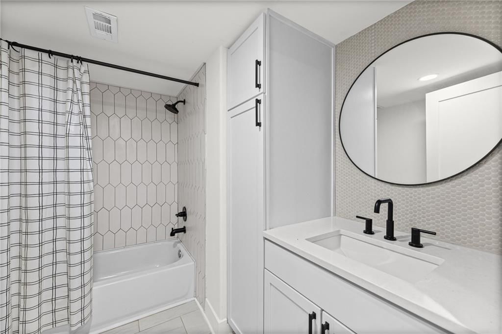 Photo 34 of 42 - 5657 W 50th Street, Mission, KS 66202