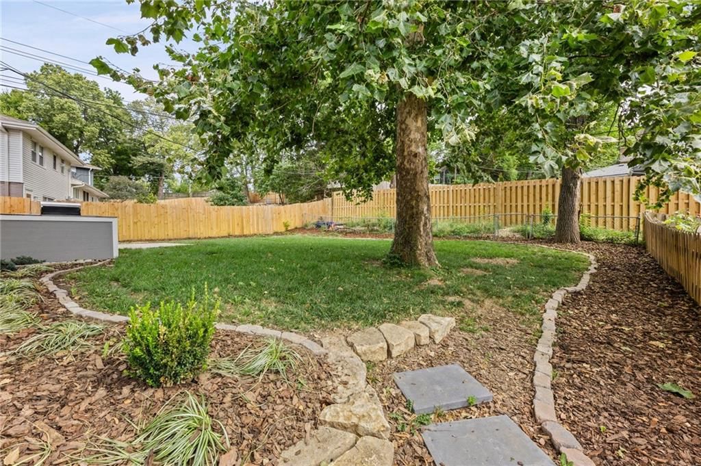 Photo 36 of 42 - 5657 W 50th Street, Mission, KS 66202