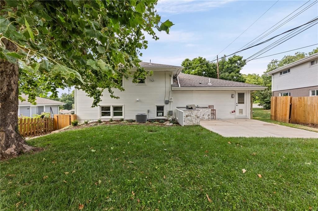 Photo 38 of 42 - 5657 W 50th Street, Mission, KS 66202