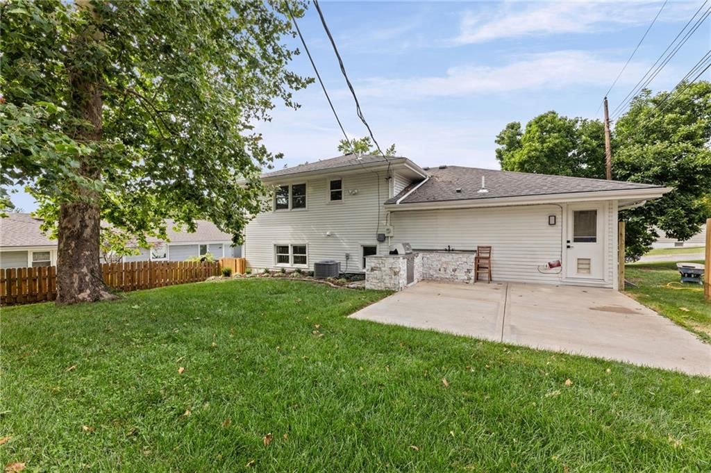 Photo 39 of 42 - 5657 W 50th Street, Mission, KS 66202