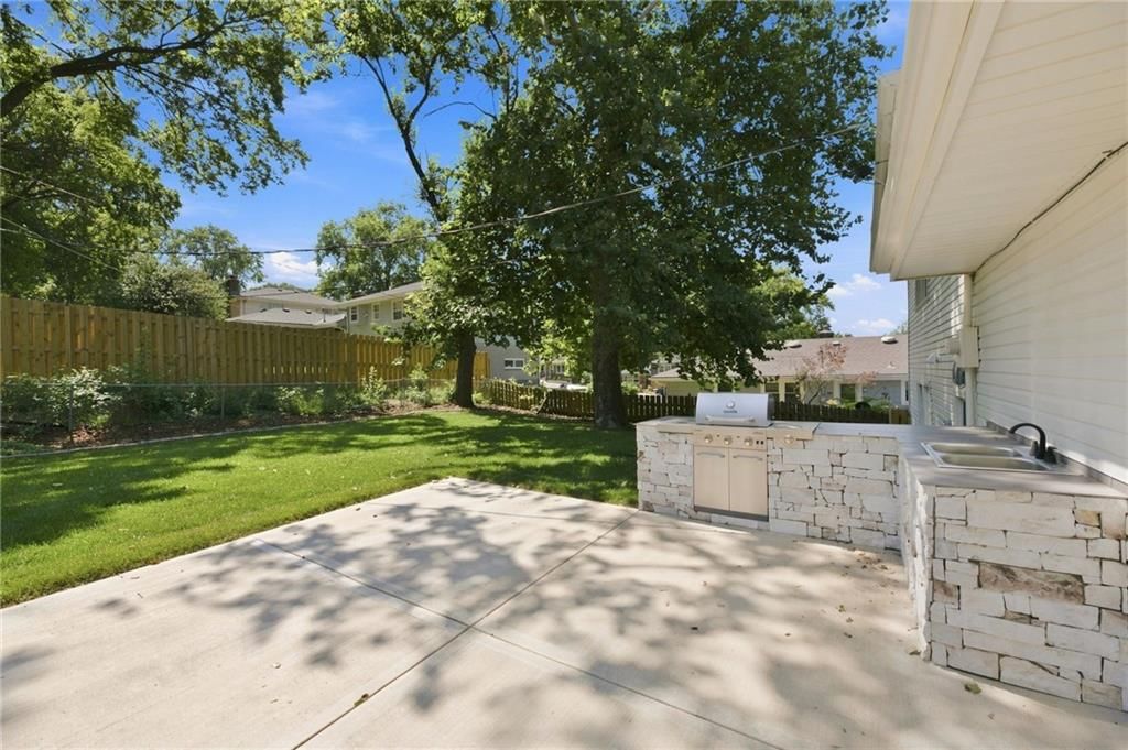 Photo 35 of 42 - 5657 W 50th Street, Mission, KS 66202