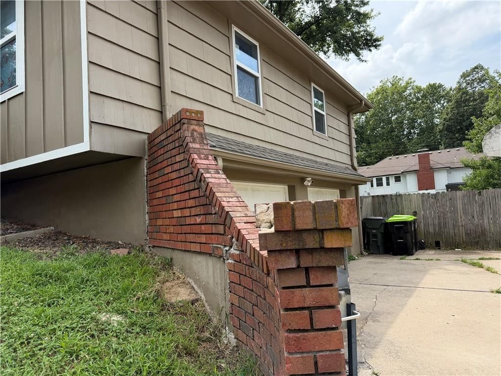 7504 Overton Avenue, Raytown, MO: listing photo 3