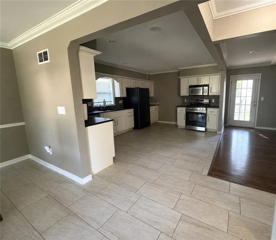 Photo 9 of 24 - 7504 Overton Avenue, Raytown, MO 64138