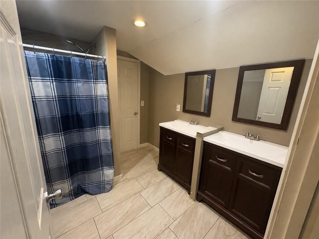 Photo 17 of 24 - 7504 Overton Avenue, Raytown, MO 64138