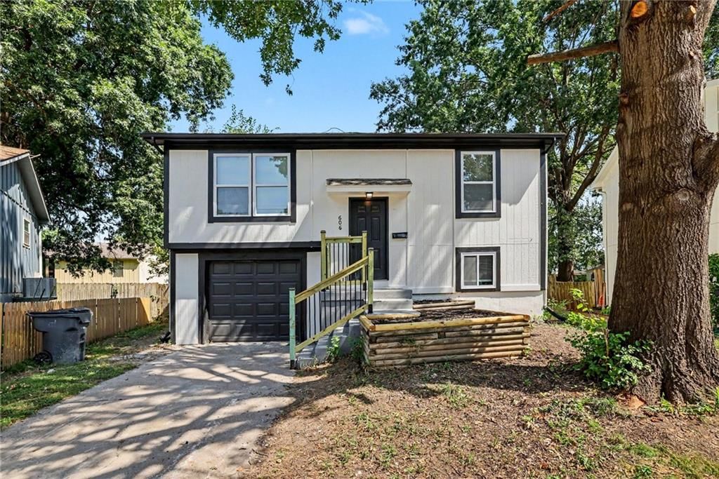 606 E Welston Avenue, Olathe, KS