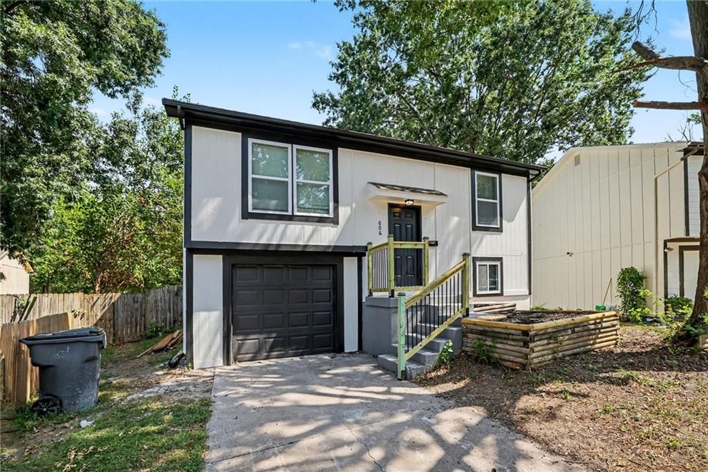 606 E Welston Avenue, Olathe, KS: listing photo 2