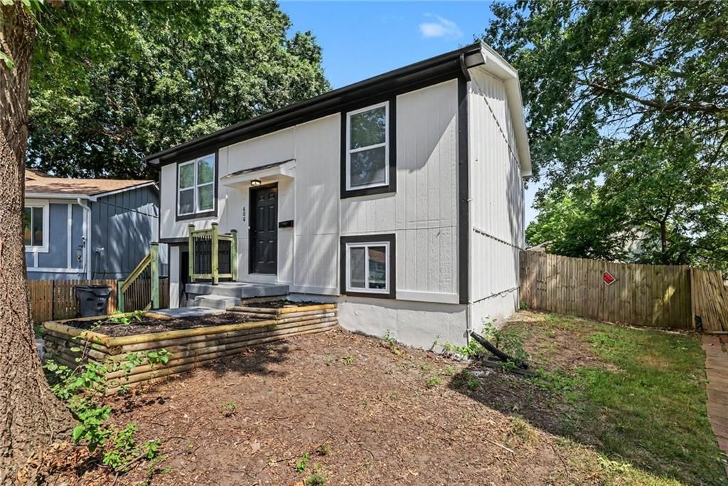 606 E Welston Avenue, Olathe, KS: listing photo 3