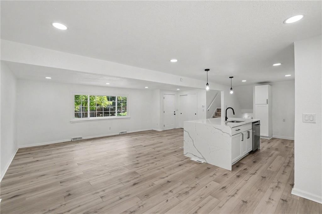 9248 Switzer Street — photo 6