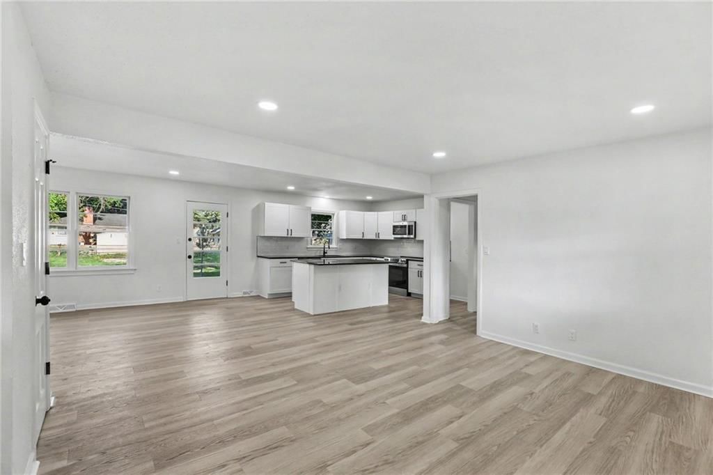 610 NE Magnolia Street — photo 3