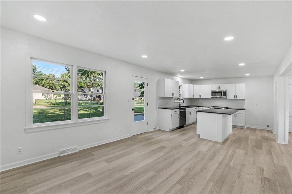 610 NE Magnolia Street — photo 6