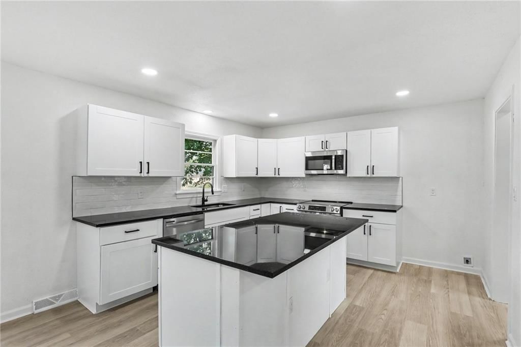 610 NE Magnolia Street — photo 9