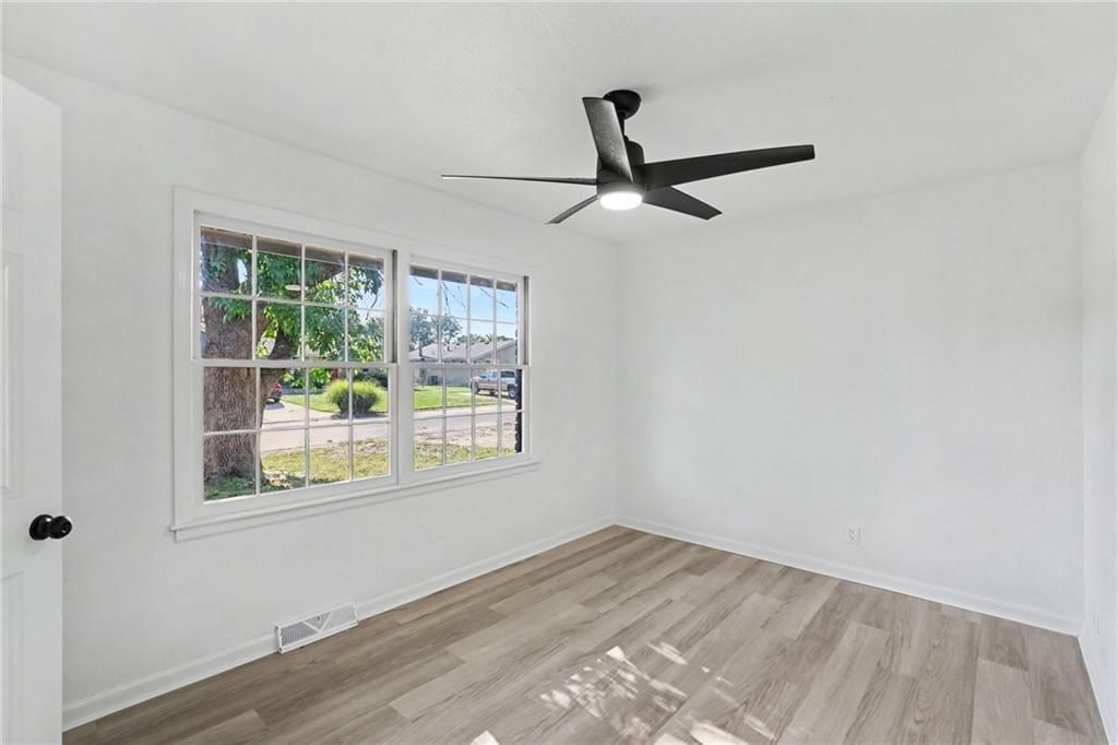 610 NE Magnolia Street — photo 13