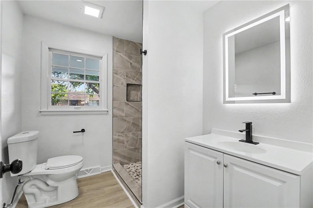 610 NE Magnolia Street — photo 14