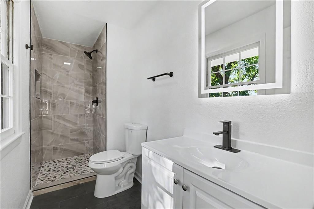 610 NE Magnolia Street — photo 18