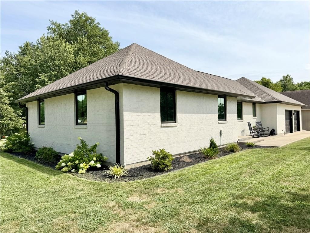 1107 Country Club Drive — photo 40