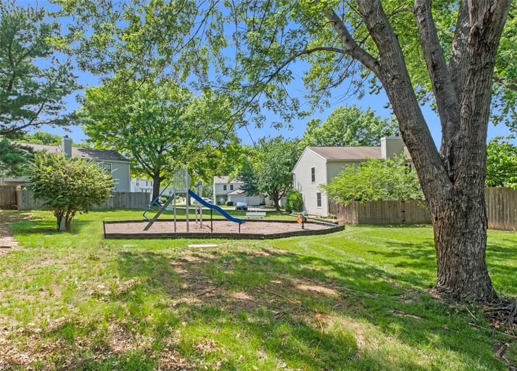 8506 W 109th Terrace — photo 28
