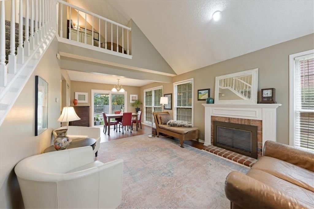 8506 W 109th Terrace, Overland Park, KS: listing photo 2