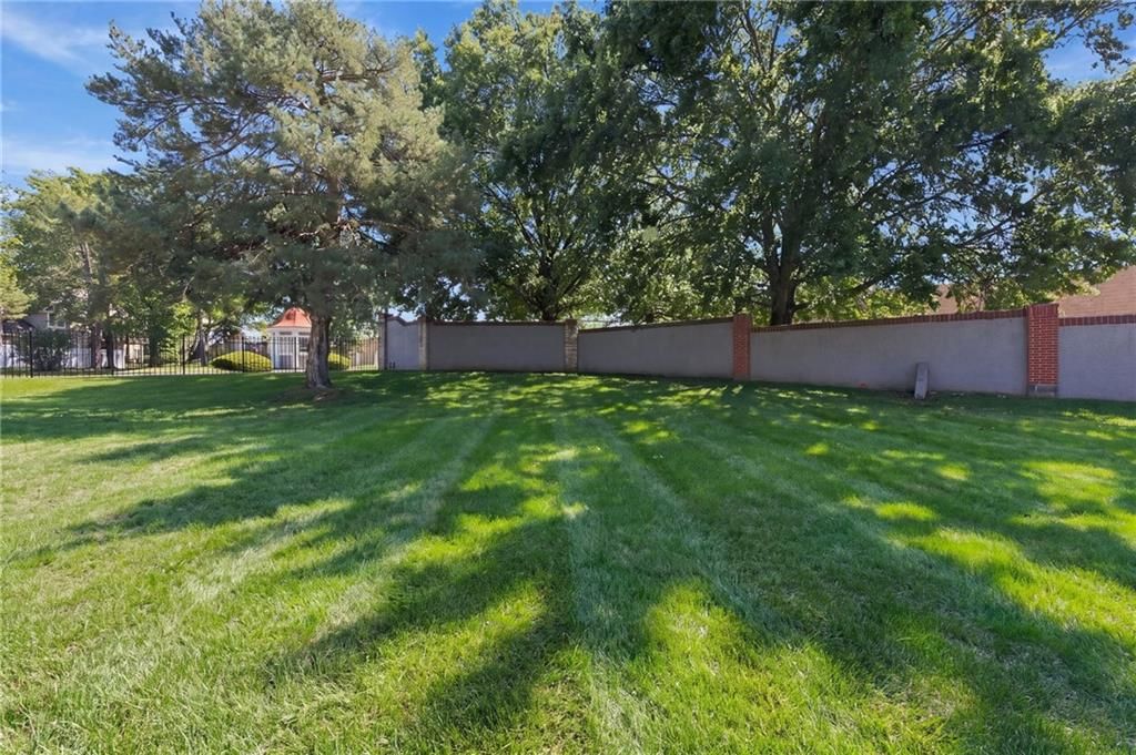 8592 Caenen Lake Court — photo 38