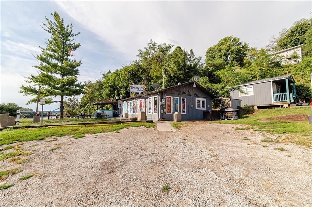 102 E Atchison Street — photo 15