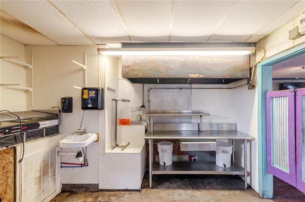102 E Atchison Street — photo 66