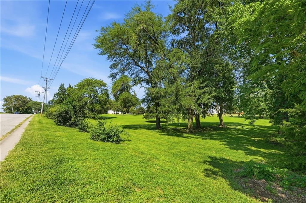 Independence Street, Pleasant Hill, MO: listing photo 3