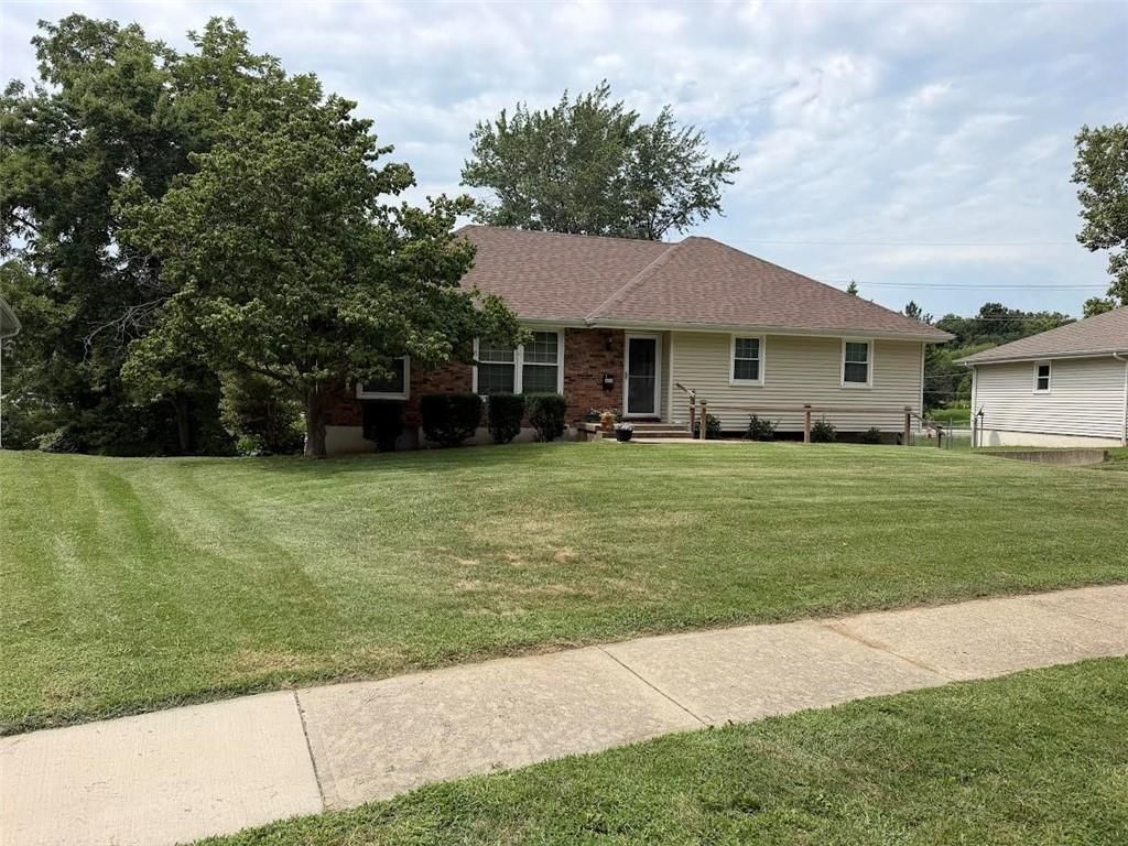 6610 N Montgall Avenue — photo 1