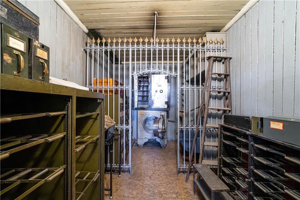 402 Felix Street — photo 18