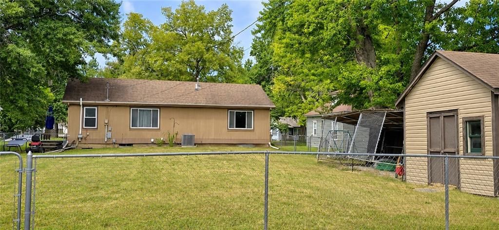 823 S Sycamore Street — photo 7