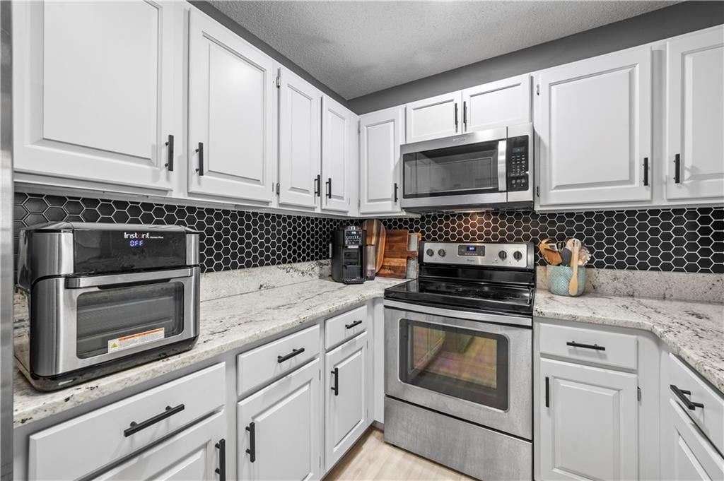 8824 W 106th Terrace — photo 13
