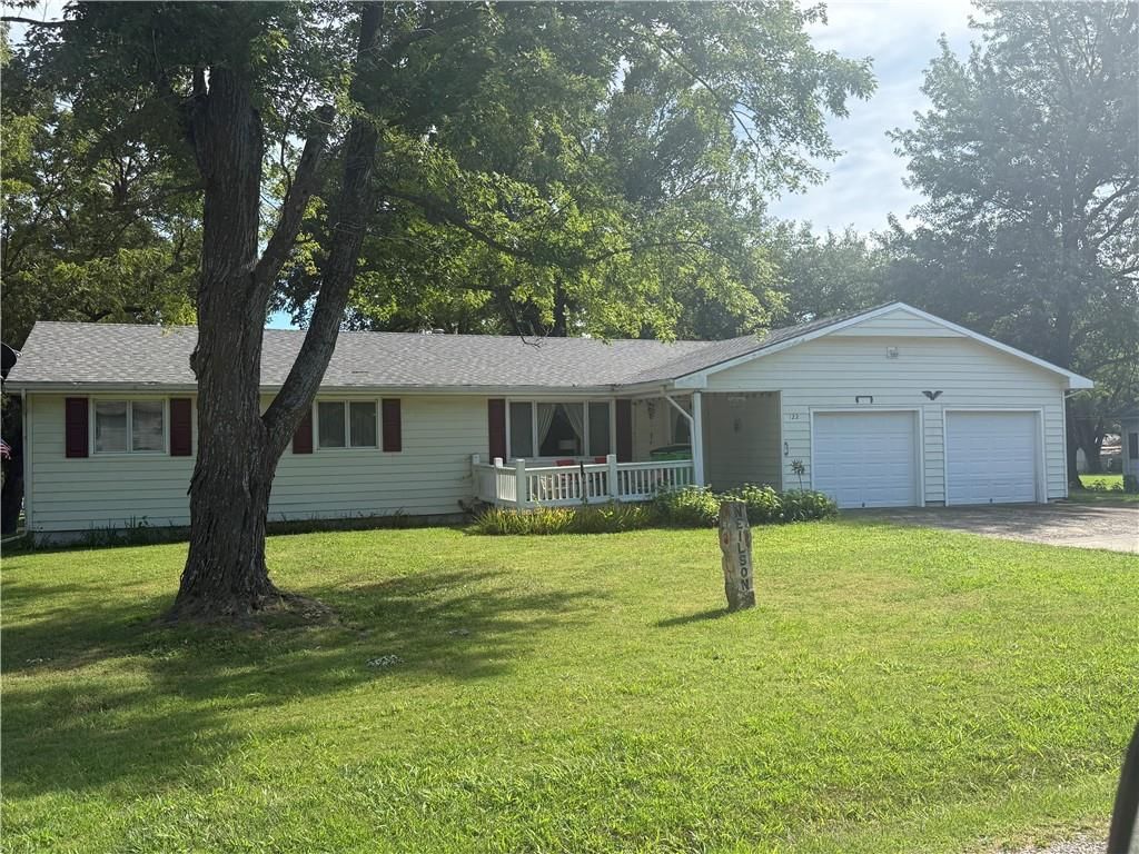 122 E 2nd Street, Pomona, KS