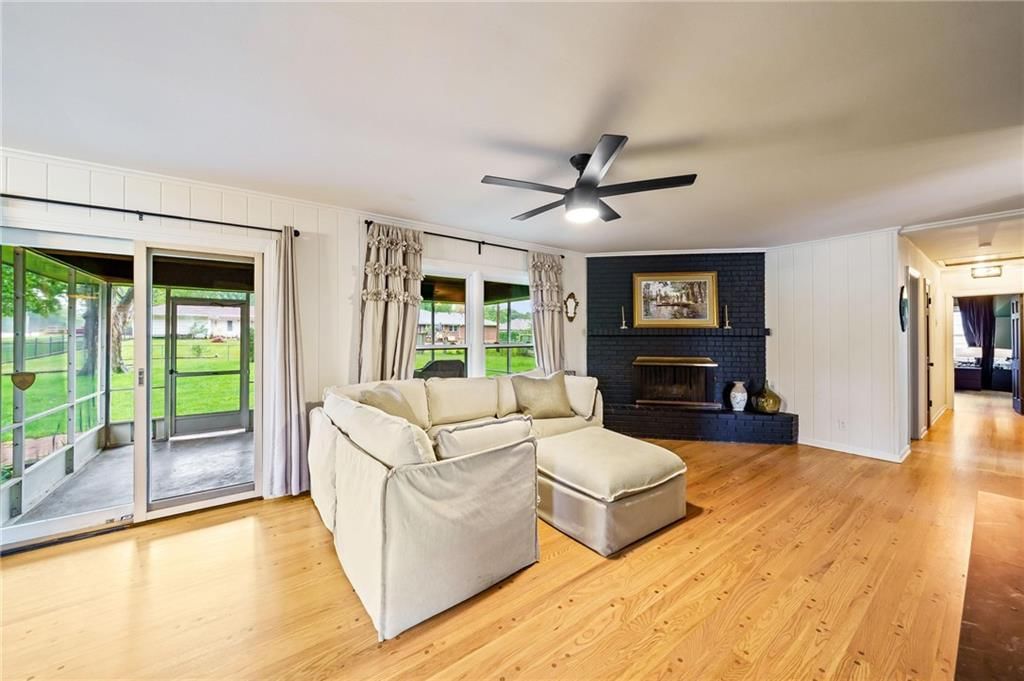 629 E 106th Street, Kansas City, MO: listing photo 3