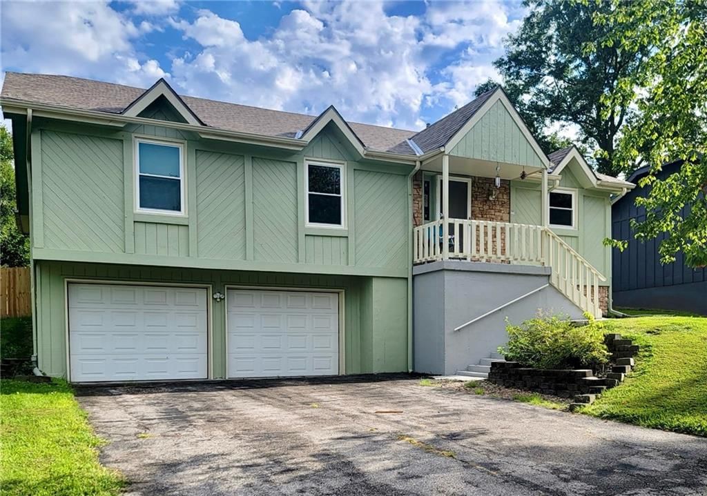 521 Karapat Drive, Kansas City, MO