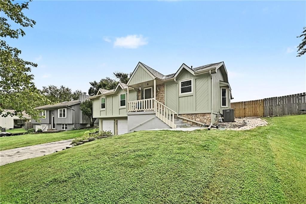 521 Karapat Drive, Kansas City, MO: listing photo 3