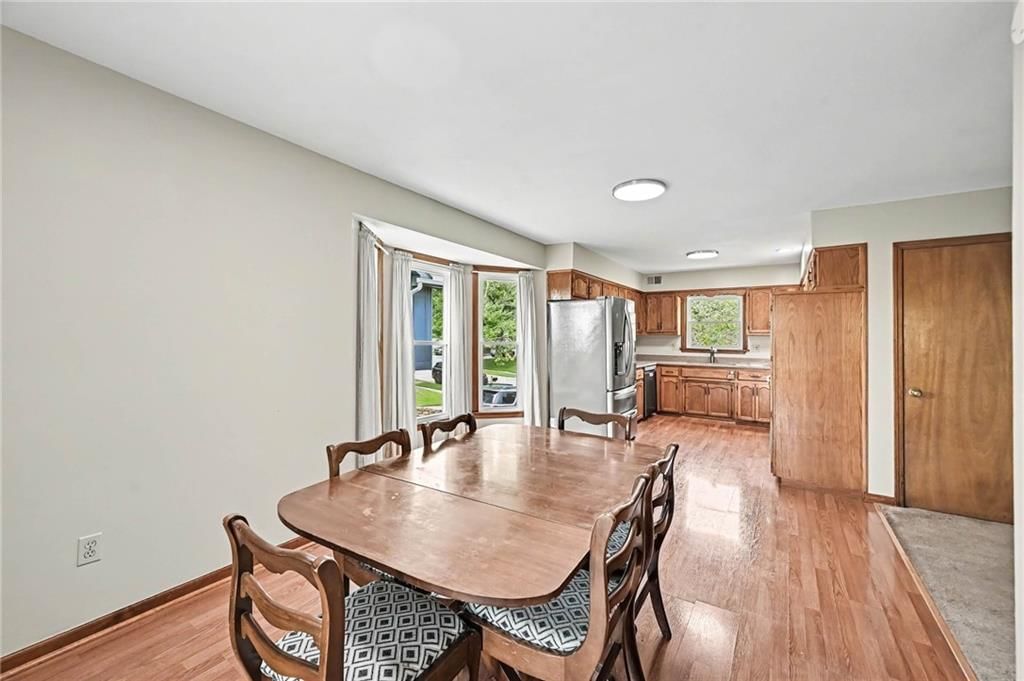 Photo 9 of 36 - 521 Karapat Drive, Kansas City, MO 64155