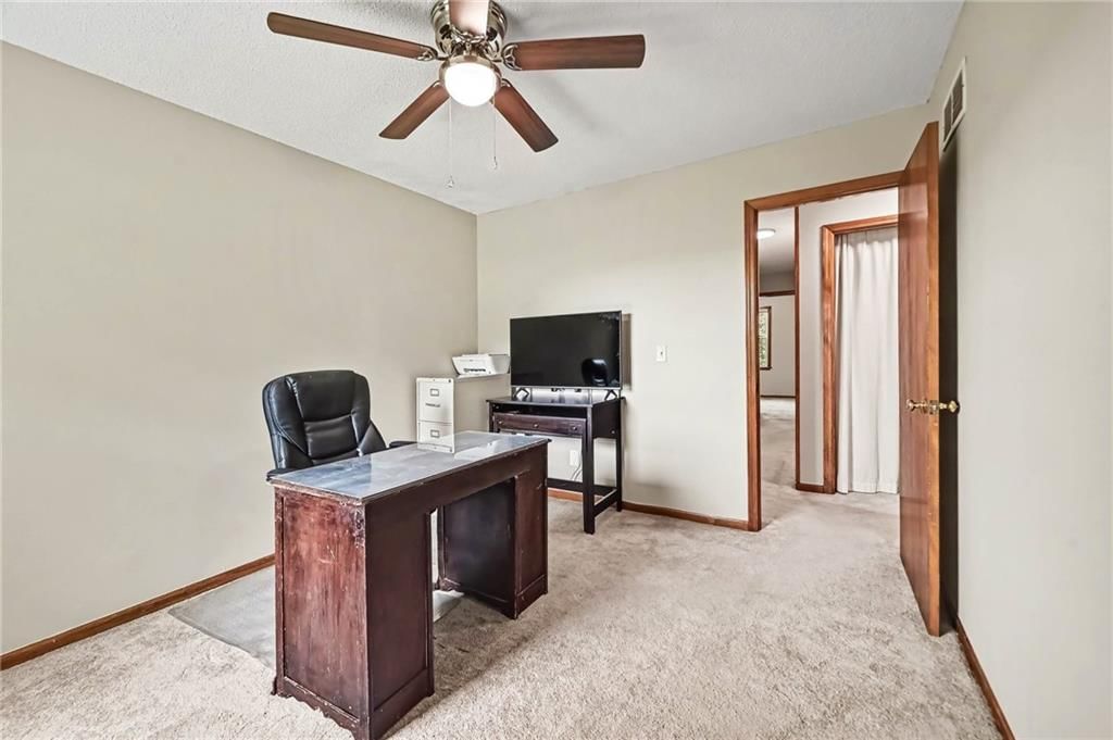 Photo 20 of 36 - 521 Karapat Drive, Kansas City, MO 64155