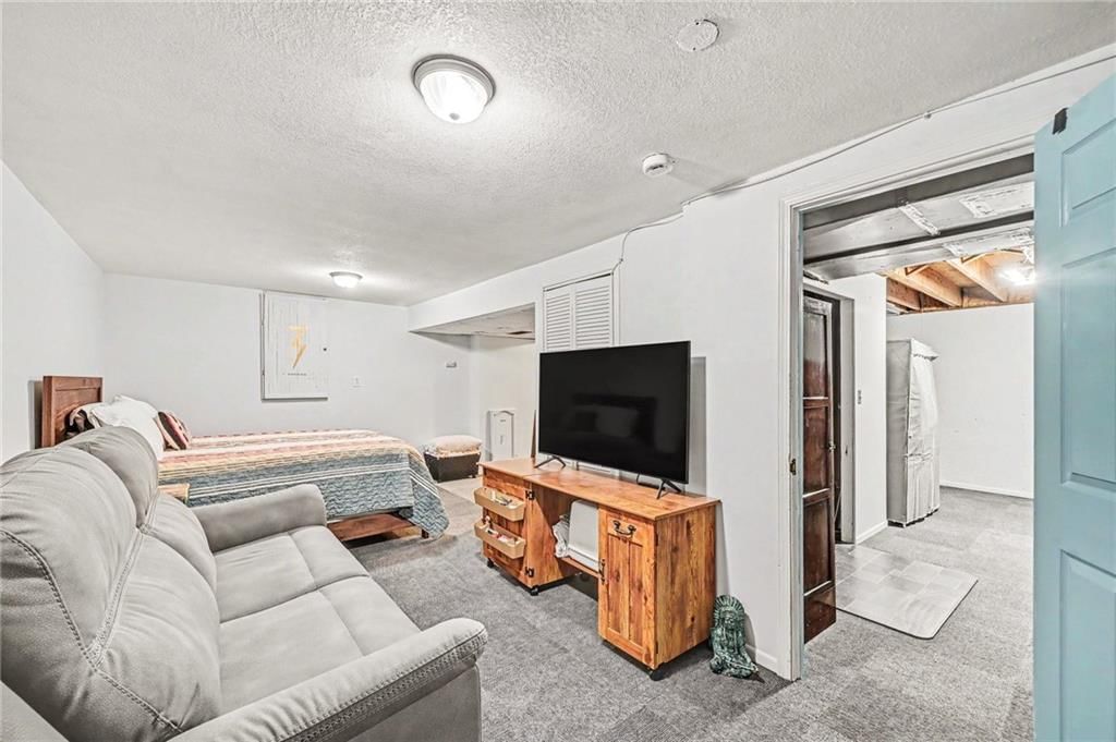Photo 24 of 36 - 521 Karapat Drive, Kansas City, MO 64155