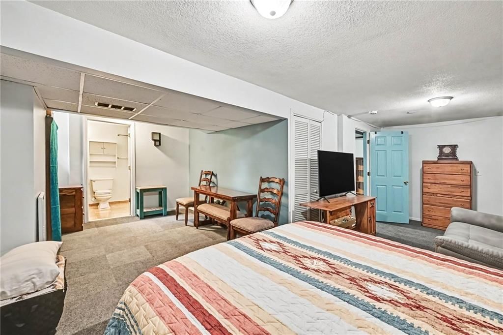 Photo 26 of 36 - 521 Karapat Drive, Kansas City, MO 64155