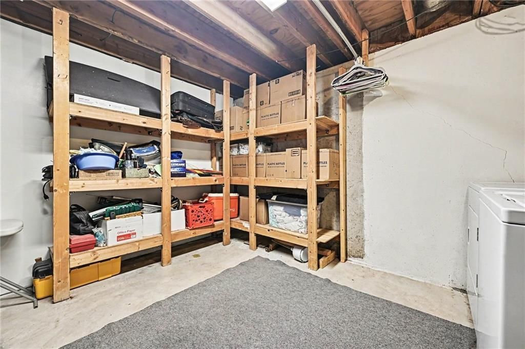 Photo 30 of 36 - 521 Karapat Drive, Kansas City, MO 64155