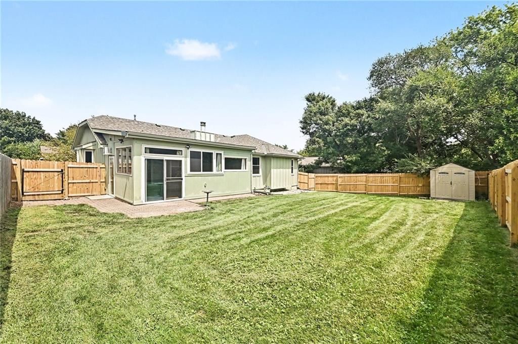 Photo 35 of 36 - 521 Karapat Drive, Kansas City, MO 64155
