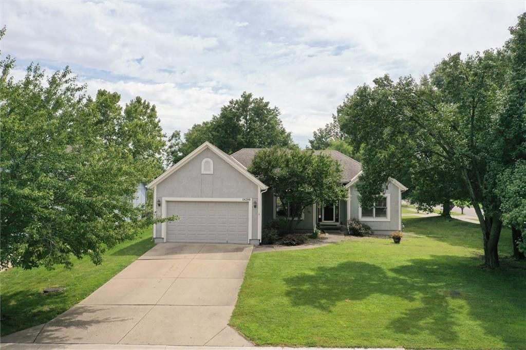 18299 W 155th Terrace, Olathe, KS